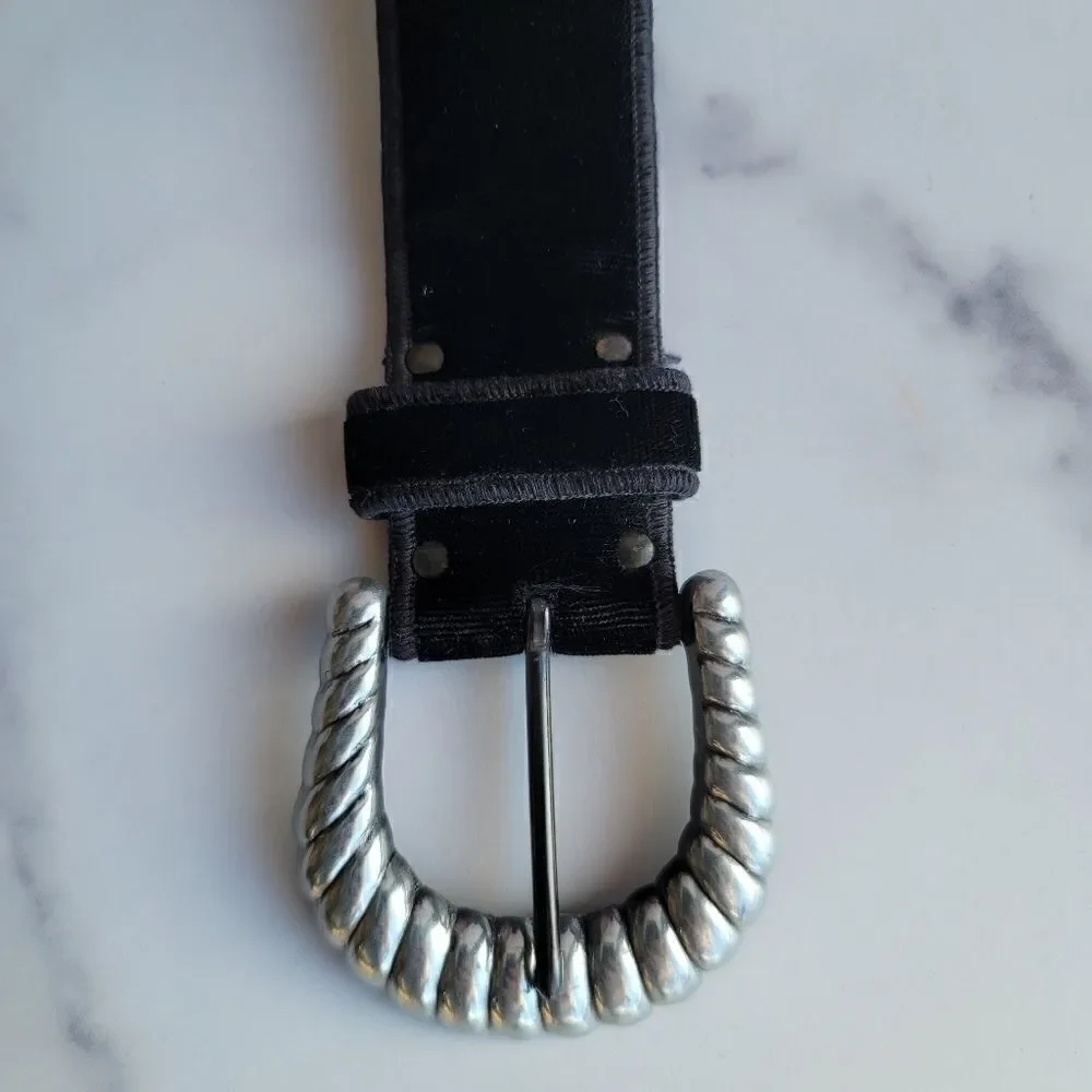 Black velvet silver buckle shell American vintage